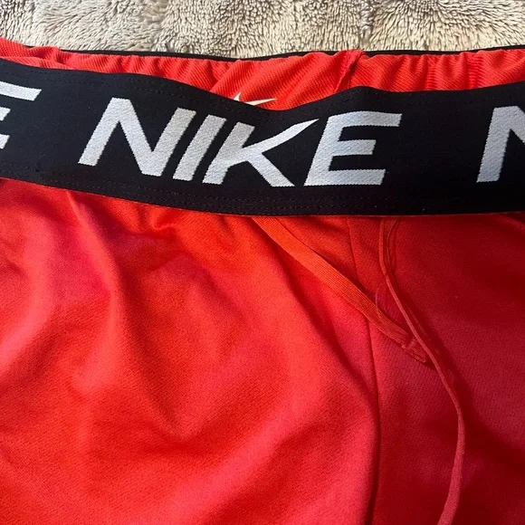 Nike fold over dri fit shorts - Picture 3 of 7